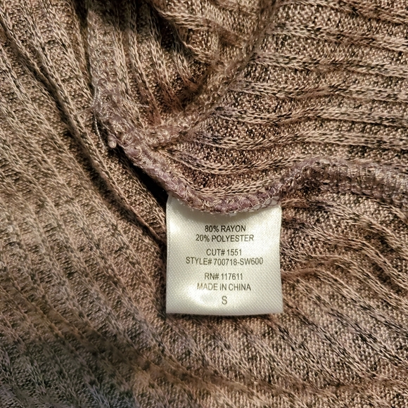 Ribbed sweater with cut-out lace. - Picture 5 of 5